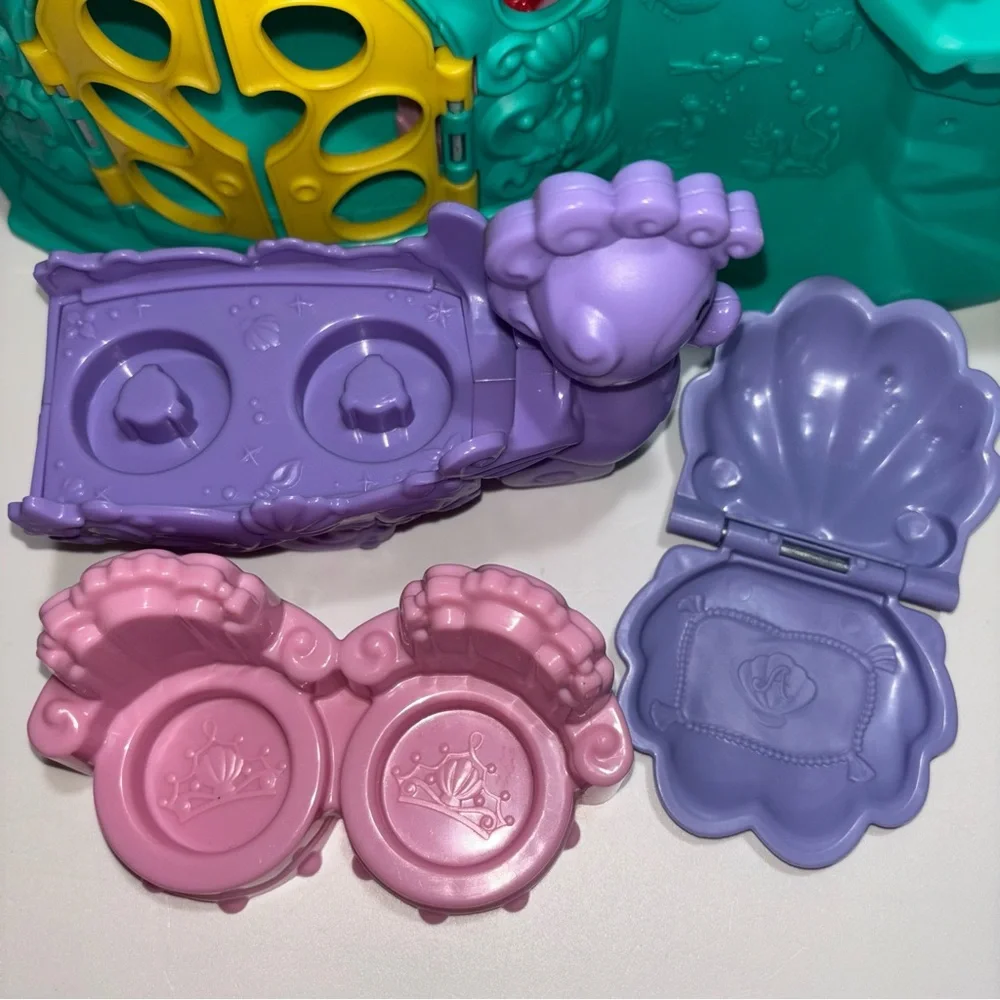 Fisher-Price Little People Disney Ariel Undersea Castle Playset Ariel’s Grotto - Picture 3 of 13